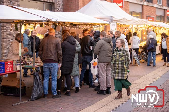 Winterfeest op ’t Harde zorgt voor warme gezelligheid. - &copy; NWVFoto.nl