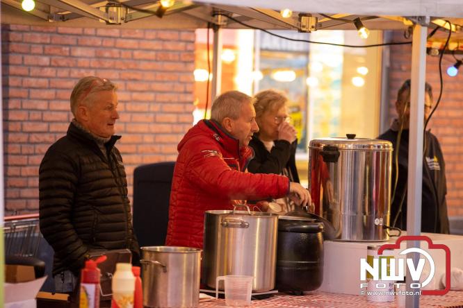 Winterfeest op ’t Harde zorgt voor warme gezelligheid. - &copy; NWVFoto.nl