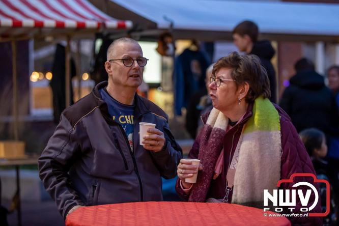 Winterfeest op ’t Harde zorgt voor warme gezelligheid. - &copy; NWVFoto.nl