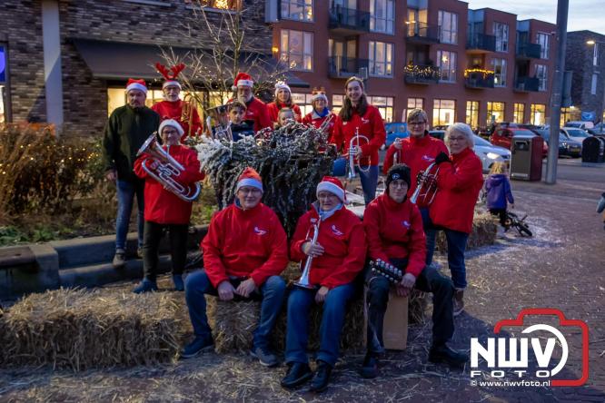 Winterfeest op ’t Harde zorgt voor warme gezelligheid. - &copy; NWVFoto.nl