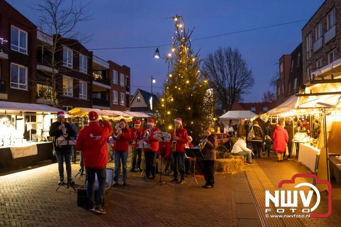 Winterfeest op ’t Harde zorgt voor warme gezelligheid. - &copy; NWVFoto.nl