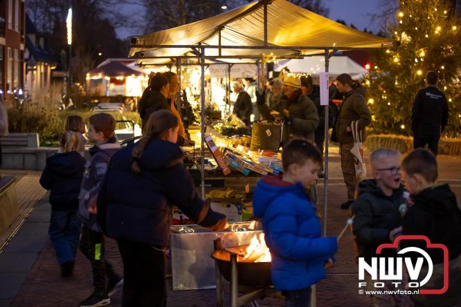 Winterfeest op ’t Harde zorgt voor warme gezelligheid. - &copy; NWVFoto.nl
