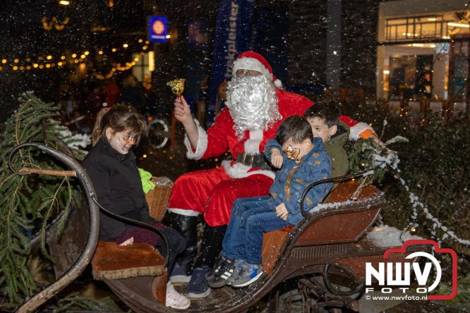 Winterfeest op ’t Harde zorgt voor warme gezelligheid. - &copy; NWVFoto.nl