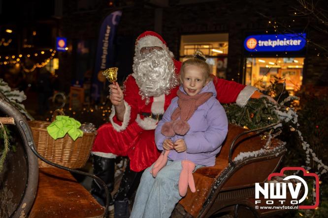 Winterfeest op ’t Harde zorgt voor warme gezelligheid. - &copy; NWVFoto.nl