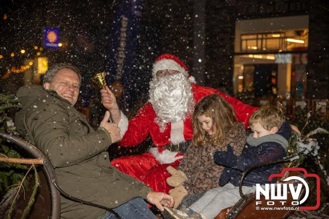 Winterfeest op ’t Harde zorgt voor warme gezelligheid. - &copy; NWVFoto.nl