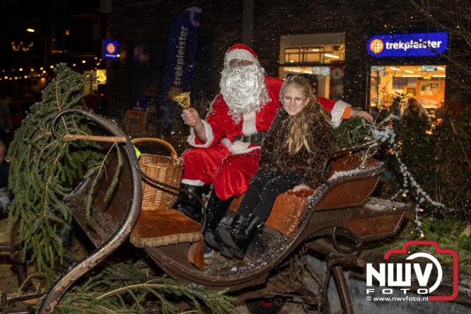 Winterfeest op ’t Harde zorgt voor warme gezelligheid. - &copy; NWVFoto.nl