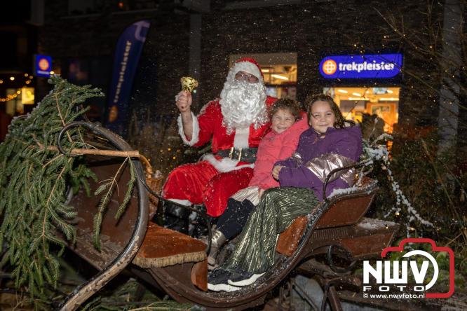 Winterfeest op ’t Harde zorgt voor warme gezelligheid. - &copy; NWVFoto.nl