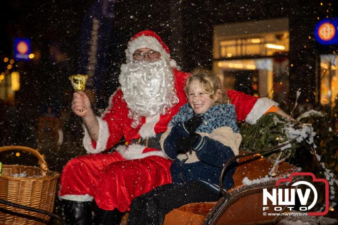 Winterfeest op ’t Harde zorgt voor warme gezelligheid. - &copy; NWVFoto.nl
