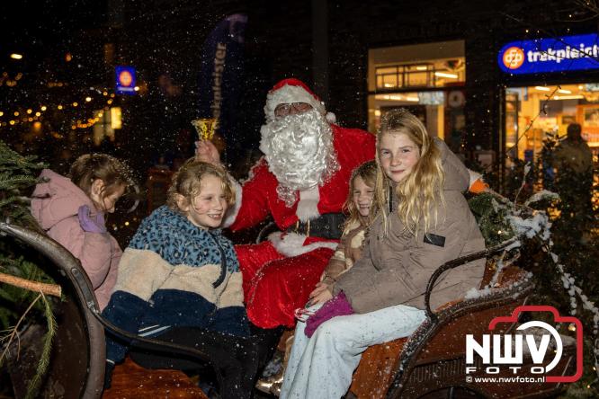 Winterfeest op ’t Harde zorgt voor warme gezelligheid. - &copy; NWVFoto.nl