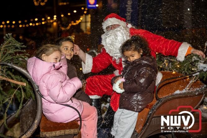 Winterfeest op ’t Harde zorgt voor warme gezelligheid. - &copy; NWVFoto.nl