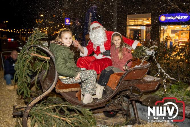 Winterfeest op ’t Harde zorgt voor warme gezelligheid. - &copy; NWVFoto.nl