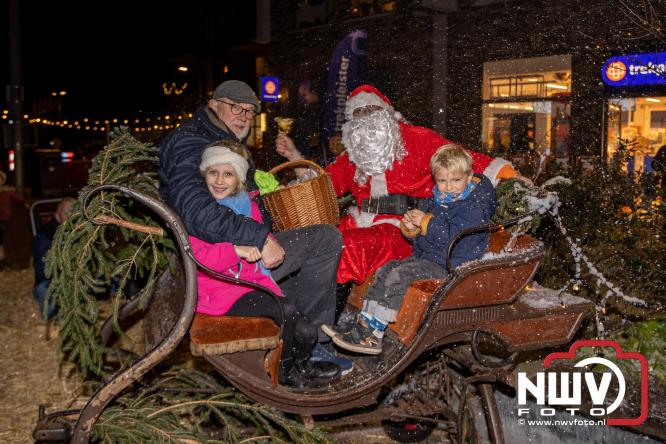 Winterfeest op ’t Harde zorgt voor warme gezelligheid. - &copy; NWVFoto.nl