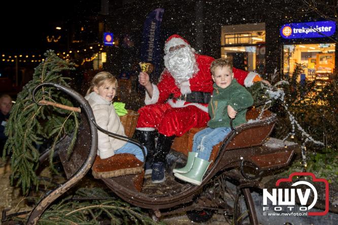 Winterfeest op ’t Harde zorgt voor warme gezelligheid. - &copy; NWVFoto.nl