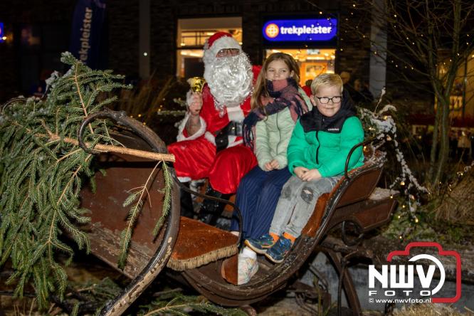 Winterfeest op ’t Harde zorgt voor warme gezelligheid. - &copy; NWVFoto.nl