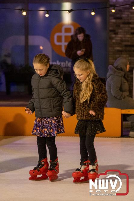 Winterfeest op ’t Harde zorgt voor warme gezelligheid. - &copy; NWVFoto.nl