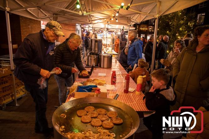 Winterfeest op ’t Harde zorgt voor warme gezelligheid. - &copy; NWVFoto.nl