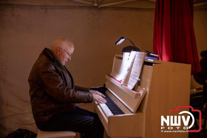 Winterfeest op ’t Harde zorgt voor warme gezelligheid. - &copy; NWVFoto.nl