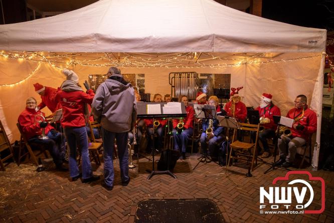 Winterfeest op ’t Harde zorgt voor warme gezelligheid. - &copy; NWVFoto.nl