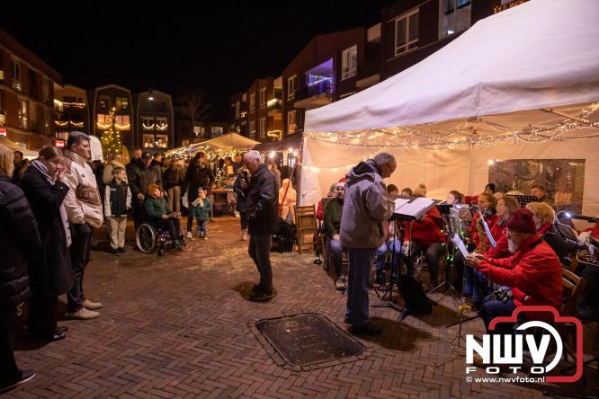Winterfeest op ’t Harde zorgt voor warme gezelligheid. - &copy; NWVFoto.nl