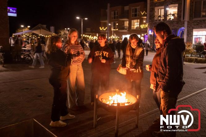 Winterfeest op ’t Harde zorgt voor warme gezelligheid. - &copy; NWVFoto.nl