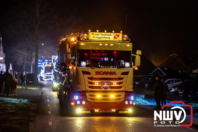 Tachtig trucks verlichten de gemeente Oldebroek tijdens de Truckers Lichtjesparade Oldebroek. - &copy; NWVFoto.nl