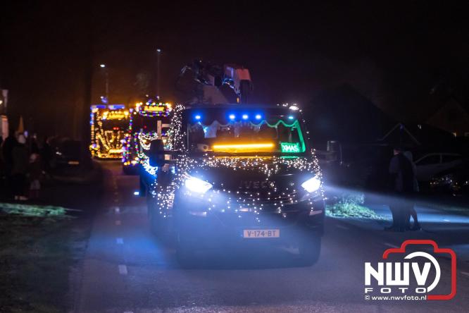 Tachtig trucks verlichten de gemeente Oldebroek tijdens de Truckers Lichtjesparade Oldebroek. - &copy; NWVFoto.nl