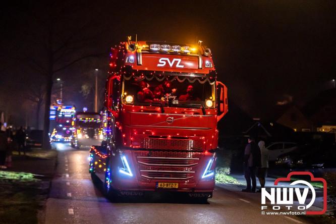 Tachtig trucks verlichten de gemeente Oldebroek tijdens de Truckers Lichtjesparade Oldebroek. - &copy; NWVFoto.nl