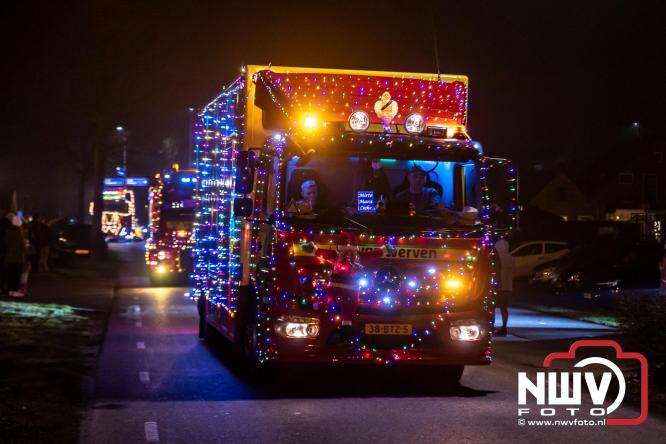 Tachtig trucks verlichten de gemeente Oldebroek tijdens de Truckers Lichtjesparade Oldebroek. - &copy; NWVFoto.nl