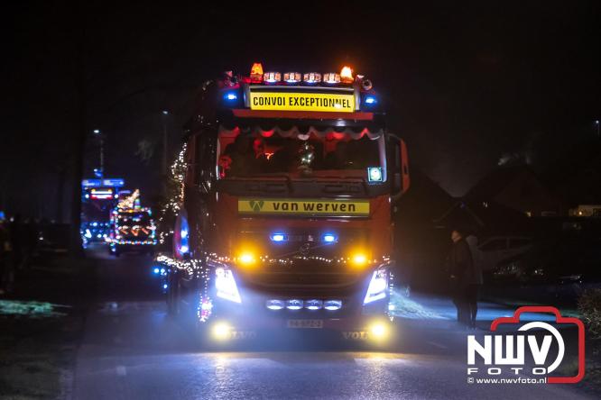 Tachtig trucks verlichten de gemeente Oldebroek tijdens de Truckers Lichtjesparade Oldebroek. - &copy; NWVFoto.nl