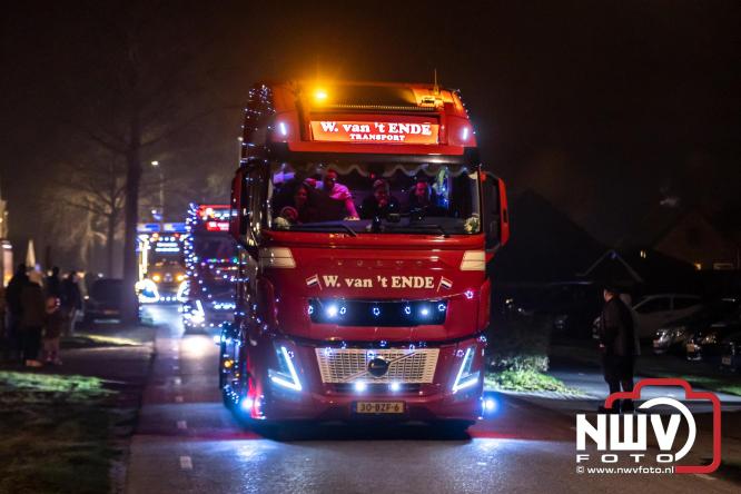 Tachtig trucks verlichten de gemeente Oldebroek tijdens de Truckers Lichtjesparade Oldebroek. - &copy; NWVFoto.nl