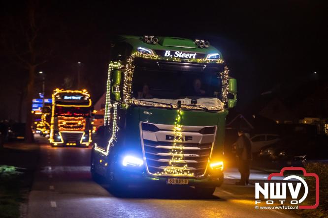 Tachtig trucks verlichten de gemeente Oldebroek tijdens de Truckers Lichtjesparade Oldebroek. - &copy; NWVFoto.nl