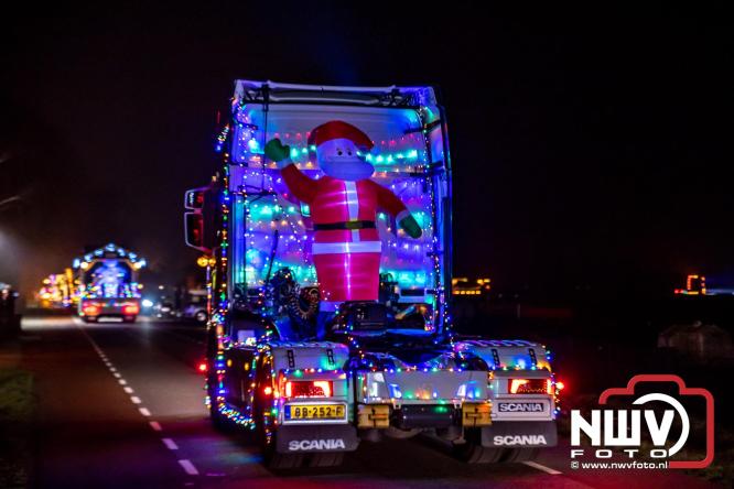 Tachtig trucks verlichten de gemeente Oldebroek tijdens de Truckers Lichtjesparade Oldebroek. - &copy; NWVFoto.nl