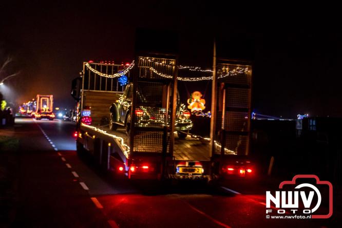Tachtig trucks verlichten de gemeente Oldebroek tijdens de Truckers Lichtjesparade Oldebroek. - &copy; NWVFoto.nl