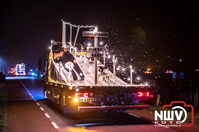 Tachtig trucks verlichten de gemeente Oldebroek tijdens de Truckers Lichtjesparade Oldebroek. - &copy; NWVFoto.nl