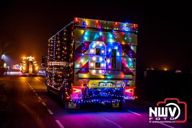 Tachtig trucks verlichten de gemeente Oldebroek tijdens de Truckers Lichtjesparade Oldebroek. - &copy; NWVFoto.nl