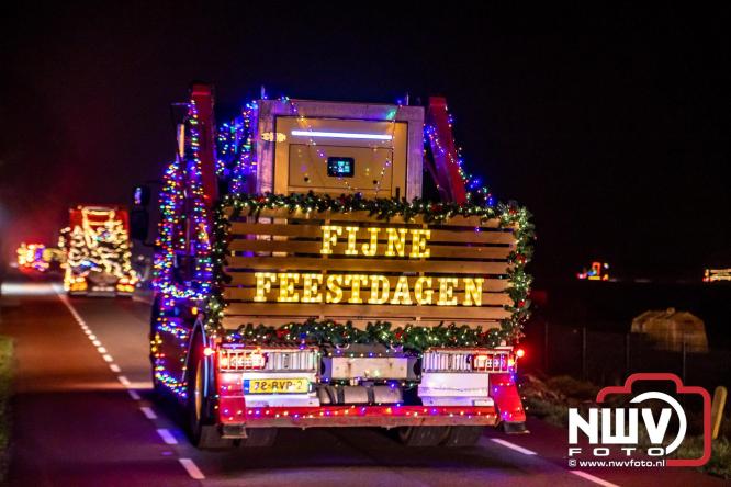 Tachtig trucks verlichten de gemeente Oldebroek tijdens de Truckers Lichtjesparade Oldebroek. - &copy; NWVFoto.nl