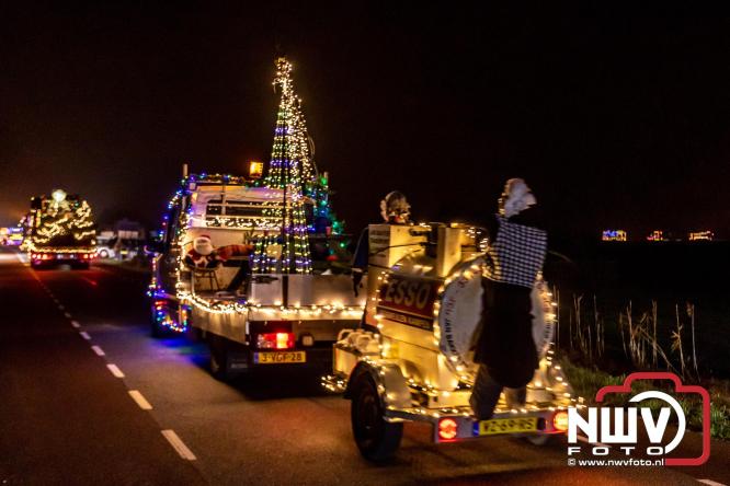 Tachtig trucks verlichten de gemeente Oldebroek tijdens de Truckers Lichtjesparade Oldebroek. - &copy; NWVFoto.nl