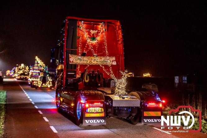 Tachtig trucks verlichten de gemeente Oldebroek tijdens de Truckers Lichtjesparade Oldebroek. - &copy; NWVFoto.nl