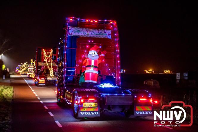 Tachtig trucks verlichten de gemeente Oldebroek tijdens de Truckers Lichtjesparade Oldebroek. - &copy; NWVFoto.nl