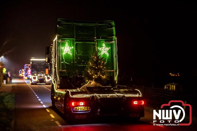 Tachtig trucks verlichten de gemeente Oldebroek tijdens de Truckers Lichtjesparade Oldebroek. - &copy; NWVFoto.nl