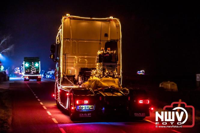 Tachtig trucks verlichten de gemeente Oldebroek tijdens de Truckers Lichtjesparade Oldebroek. - &copy; NWVFoto.nl