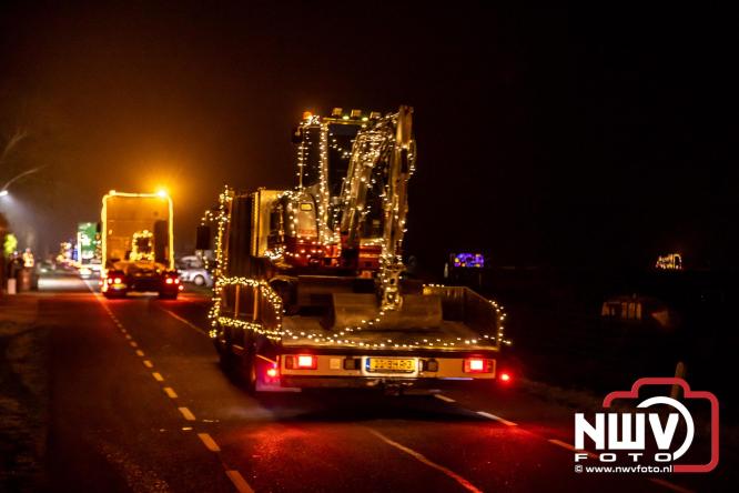 Tachtig trucks verlichten de gemeente Oldebroek tijdens de Truckers Lichtjesparade Oldebroek. - &copy; NWVFoto.nl