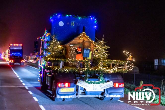 Tachtig trucks verlichten de gemeente Oldebroek tijdens de Truckers Lichtjesparade Oldebroek. - &copy; NWVFoto.nl