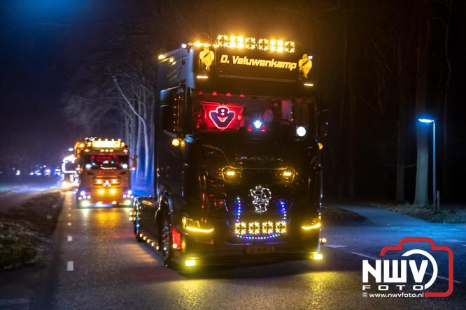Tachtig trucks verlichten de gemeente Oldebroek tijdens de Truckers Lichtjesparade Oldebroek. - &copy; NWVFoto.nl