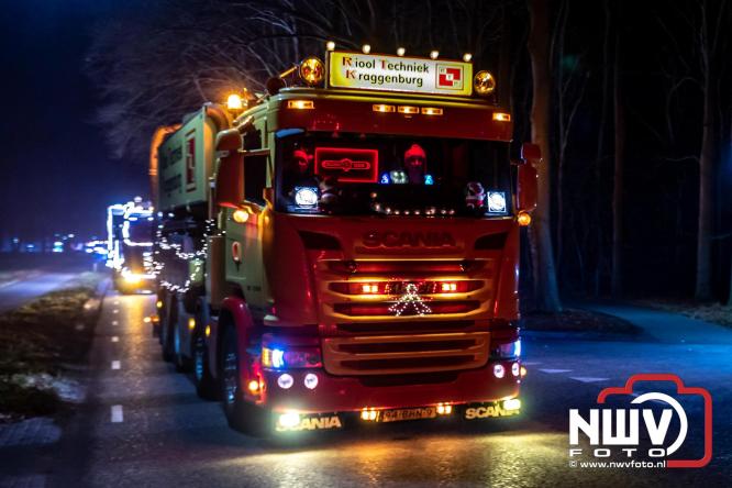 Tachtig trucks verlichten de gemeente Oldebroek tijdens de Truckers Lichtjesparade Oldebroek. - &copy; NWVFoto.nl