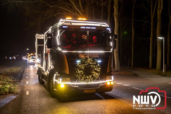 Tachtig trucks verlichten de gemeente Oldebroek tijdens de Truckers Lichtjesparade Oldebroek. - &copy; NWVFoto.nl