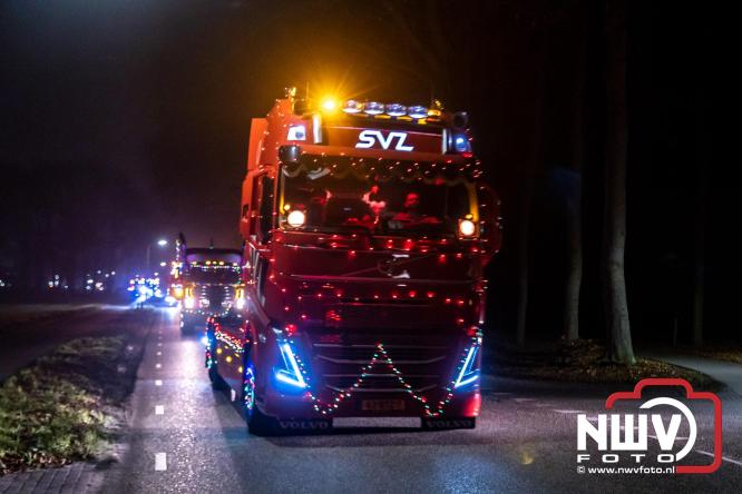 Tachtig trucks verlichten de gemeente Oldebroek tijdens de Truckers Lichtjesparade Oldebroek. - &copy; NWVFoto.nl