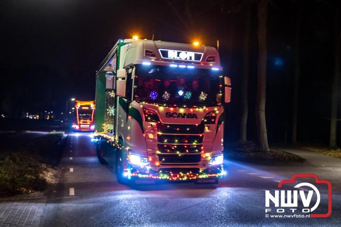 Tachtig trucks verlichten de gemeente Oldebroek tijdens de Truckers Lichtjesparade Oldebroek. - &copy; NWVFoto.nl