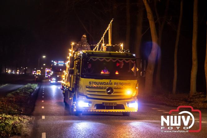 Tachtig trucks verlichten de gemeente Oldebroek tijdens de Truckers Lichtjesparade Oldebroek. - &copy; NWVFoto.nl