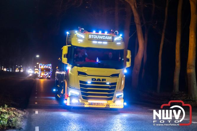 Tachtig trucks verlichten de gemeente Oldebroek tijdens de Truckers Lichtjesparade Oldebroek. - &copy; NWVFoto.nl